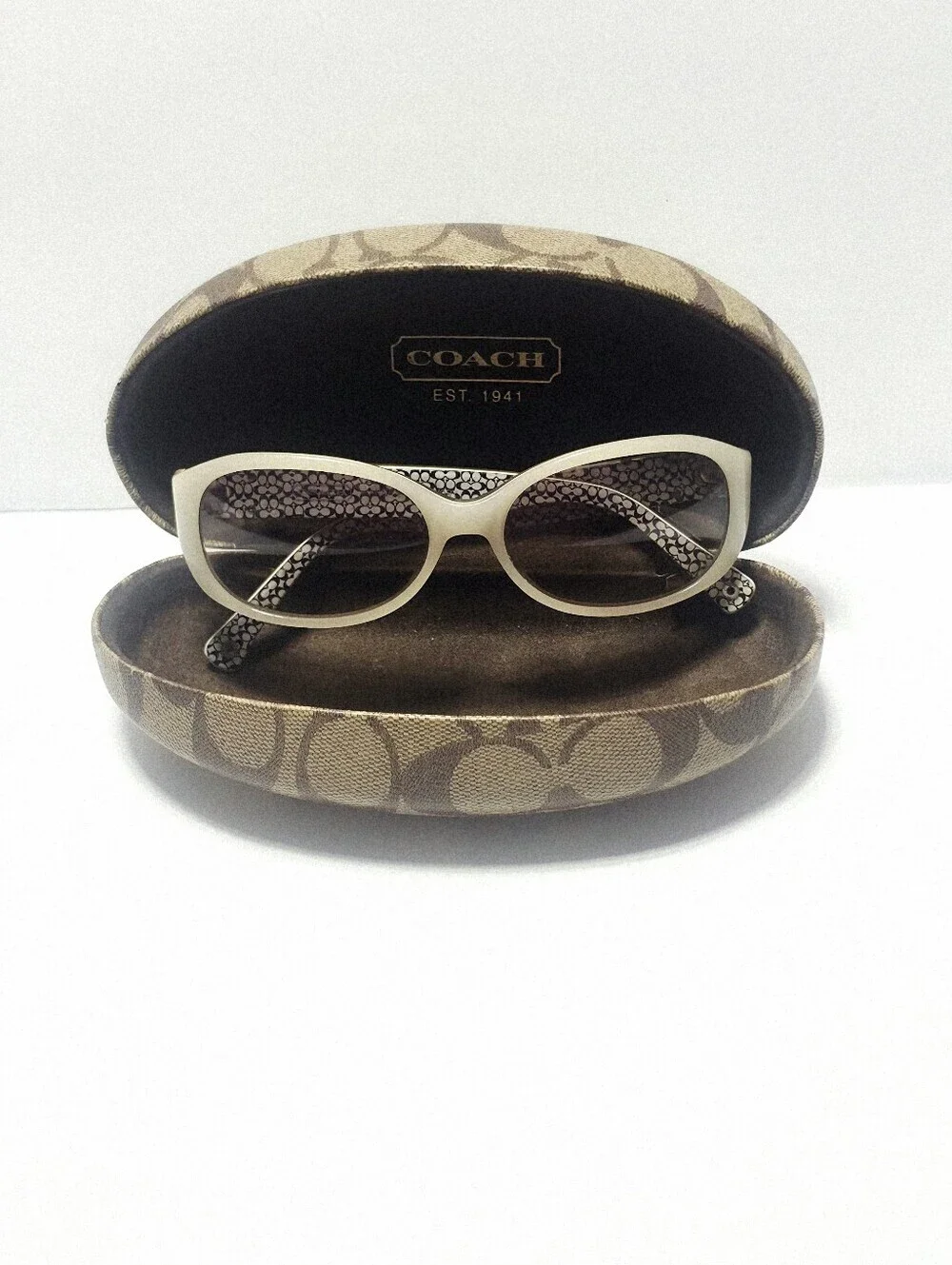 Coach HC8046 Ivory Signature Sunglasses with Case Women Authentic Used